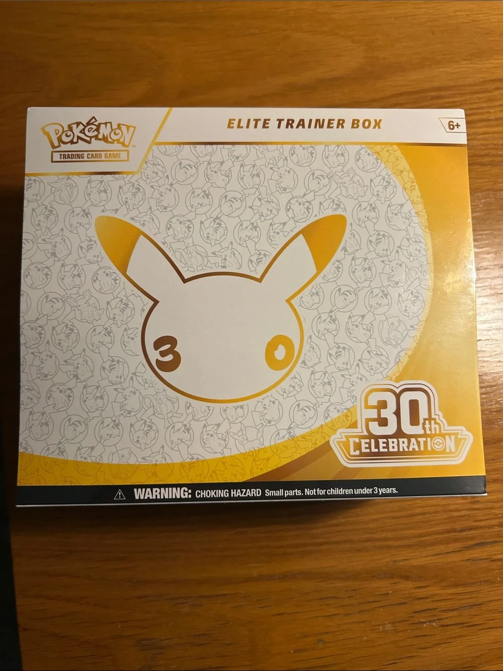 Pokemon Elite Trainer Box - White and Gold 30th Celebration